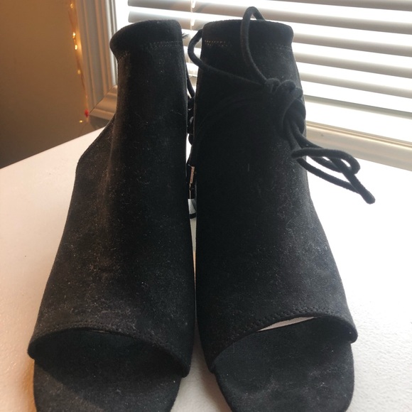 Size 8.5 Black heels! - Picture 6 of 6